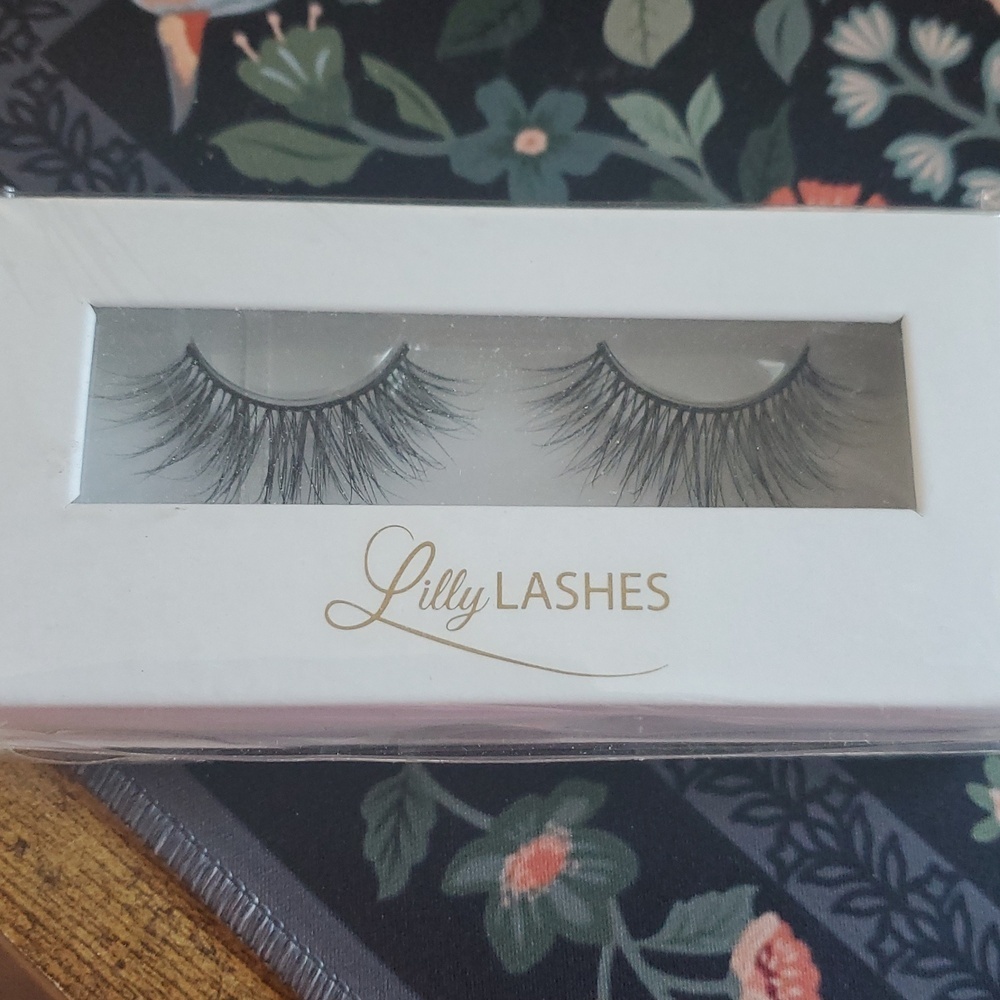 Lilly Lashes Mink Dramatic Black Eyelashes Self Adhesive